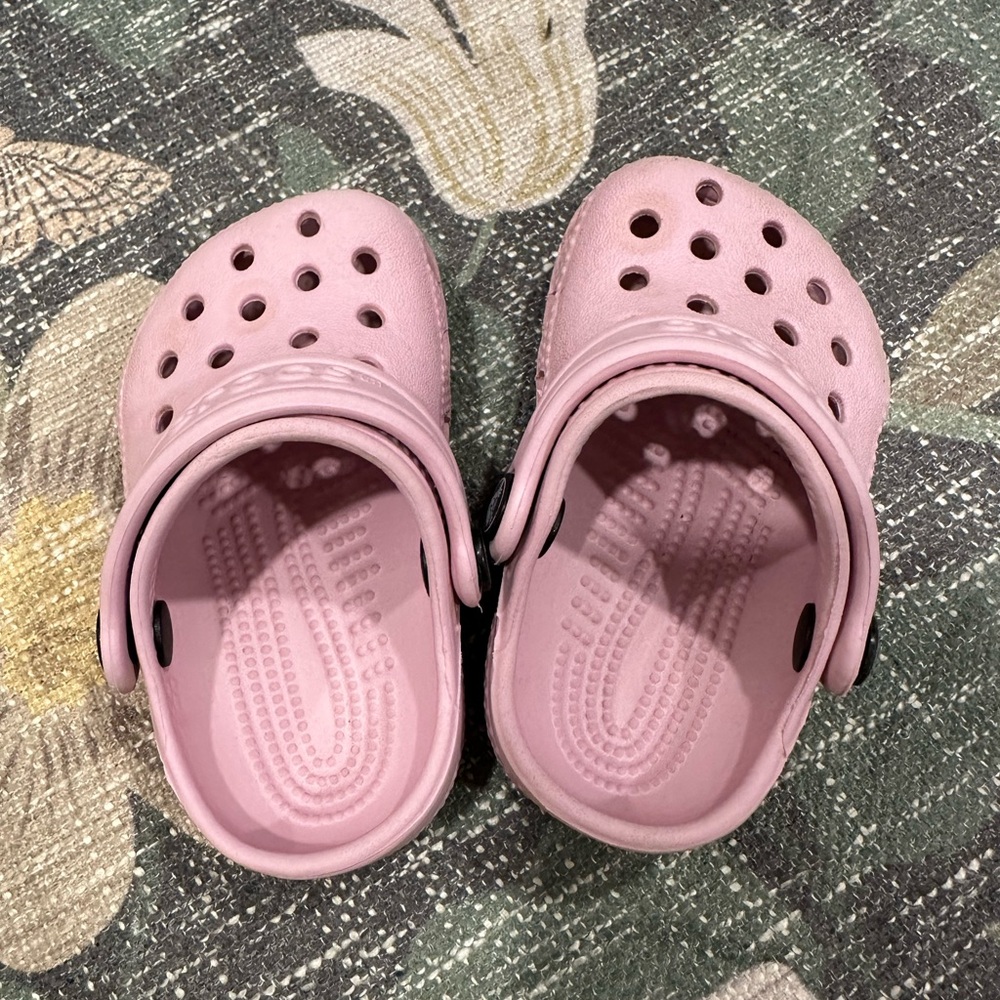 CROCS INFANT Light Pink Sandals size 2-3